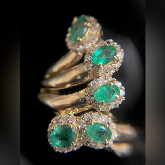 18k Yellow Gold Ring with Emeralds - Picture 4 of 6